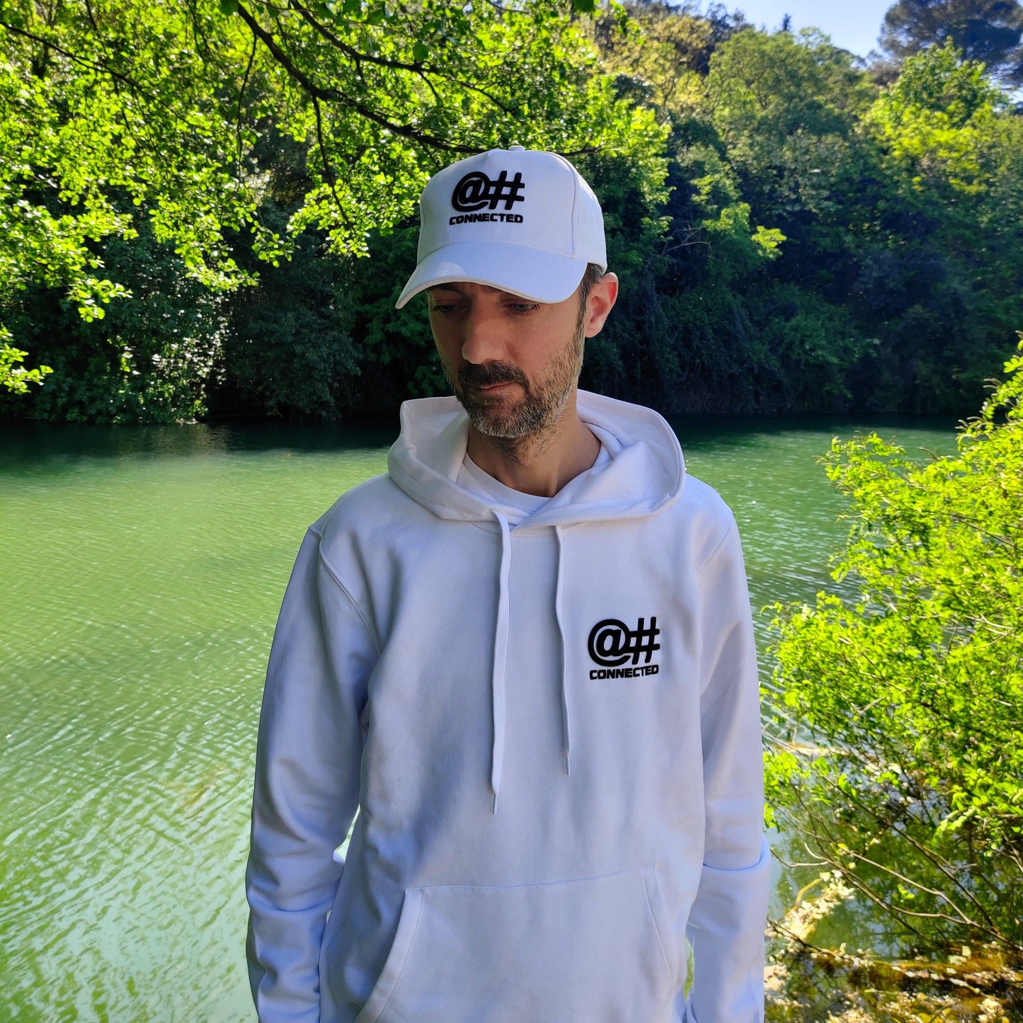 Sweat-shirt à capuche homme blanc en coton bio avec broderie 3D - CONNECTED Streetwear