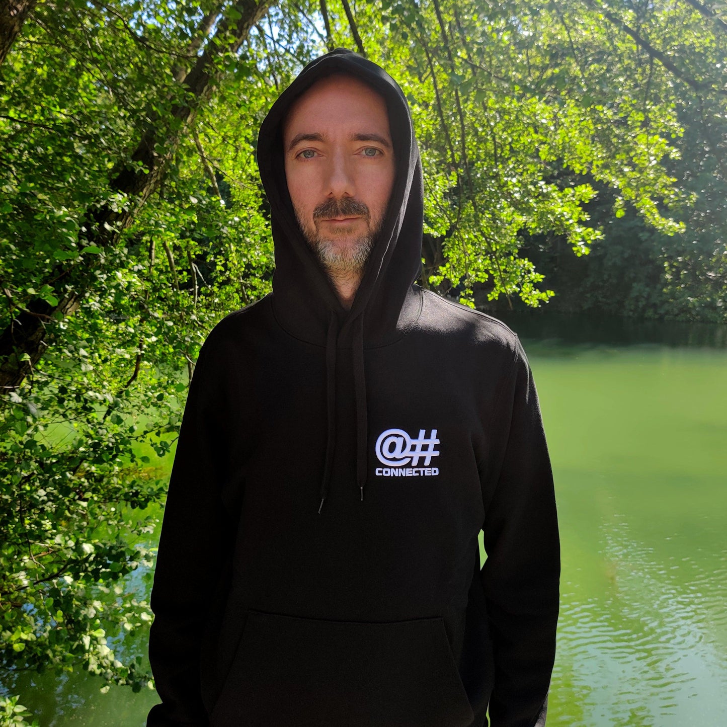 Sweat-shirt à capuche homme noir en coton bio avec broderie 3D - CONNECTED Streetwear