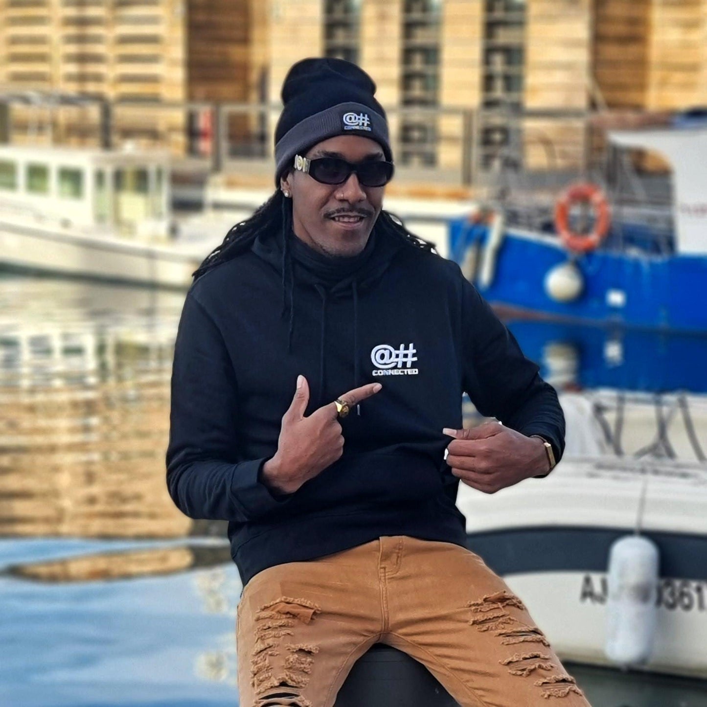 Sweat-shirt à capuche homme noir en coton bio avec broderie 3D - CONNECTED Streetwear