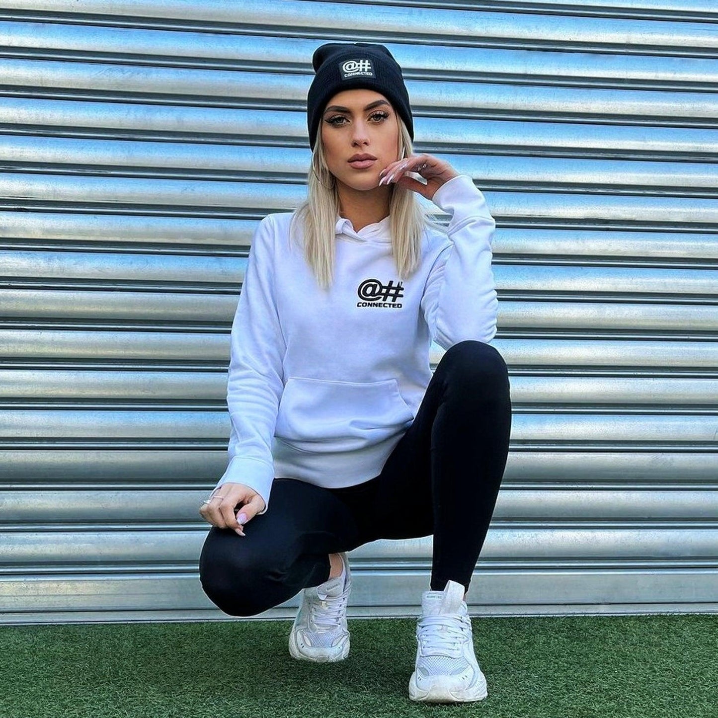 Sweat-shirt à capuche femme blanc en coton bio avec broderie 3D - CONNECTED Streetwear