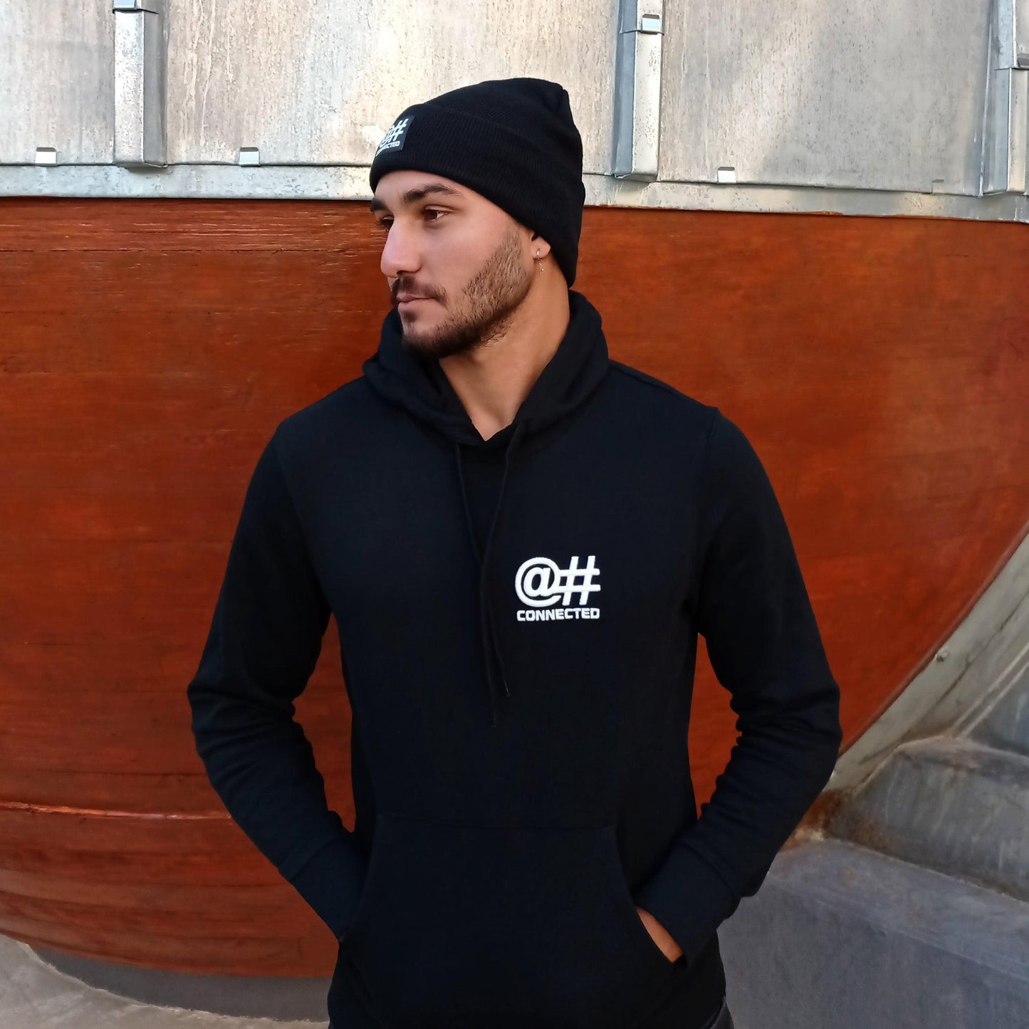 Sweat-shirt à capuche homme noir en coton bio avec broderie 3D - CONNECTED Streetwear