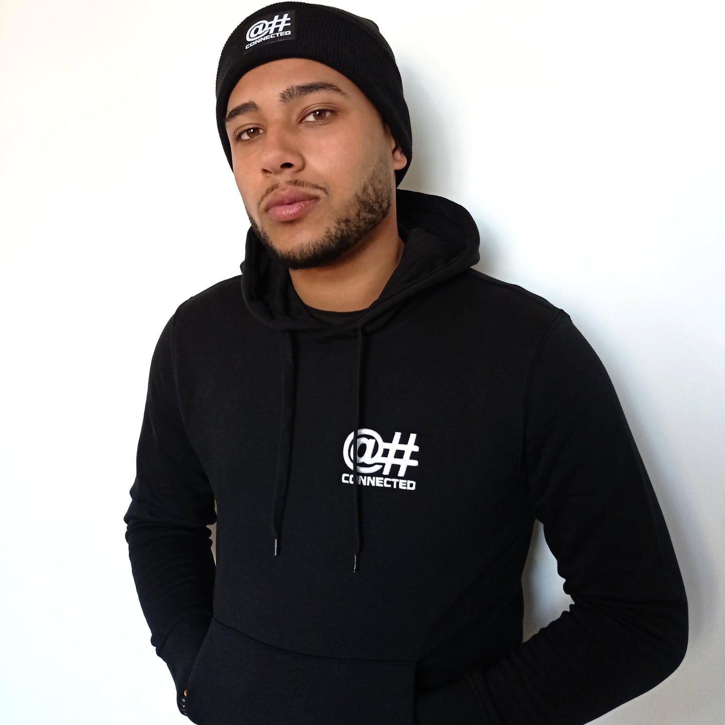 Sweat-shirt à capuche homme noir en coton bio avec broderie 3D - CONNECTED Streetwear