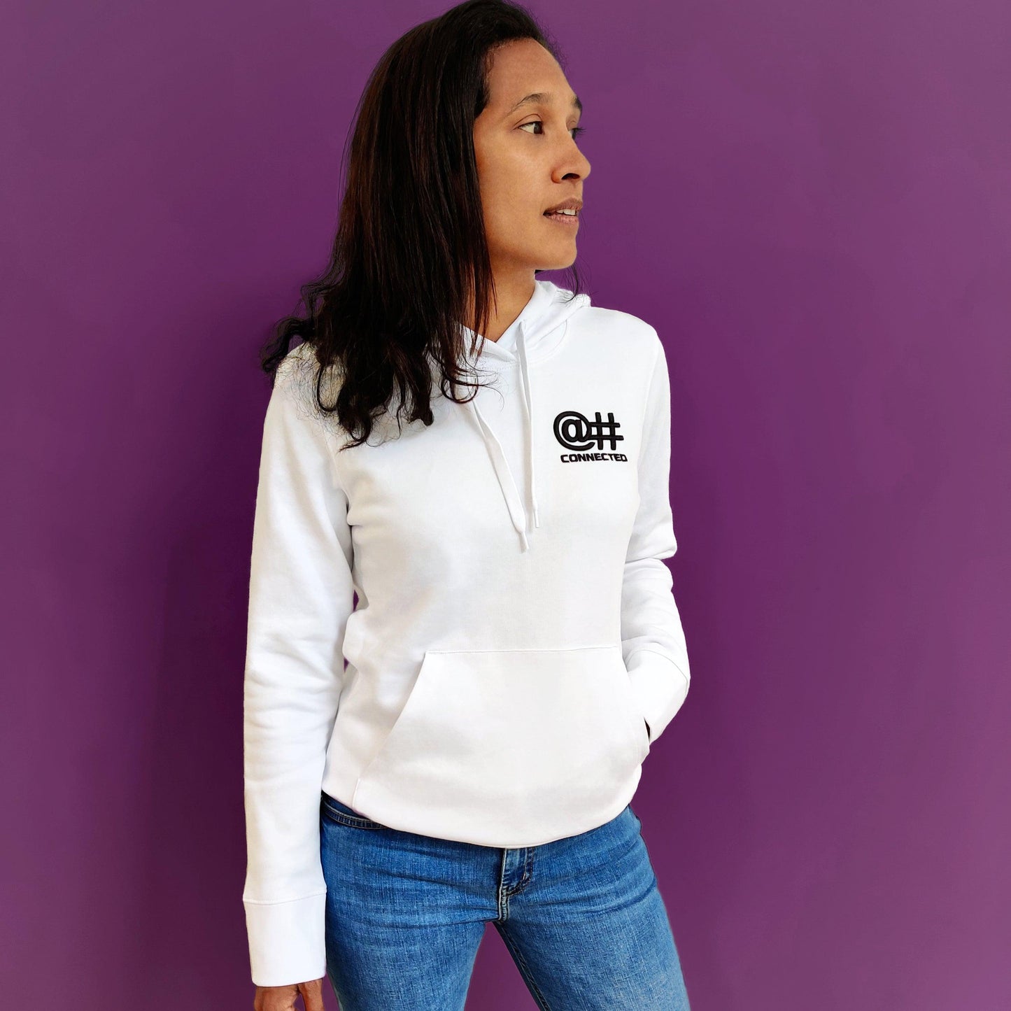 Sweat-shirt à capuche femme blanc en coton bio avec broderie 3D - CONNECTED Streetwear