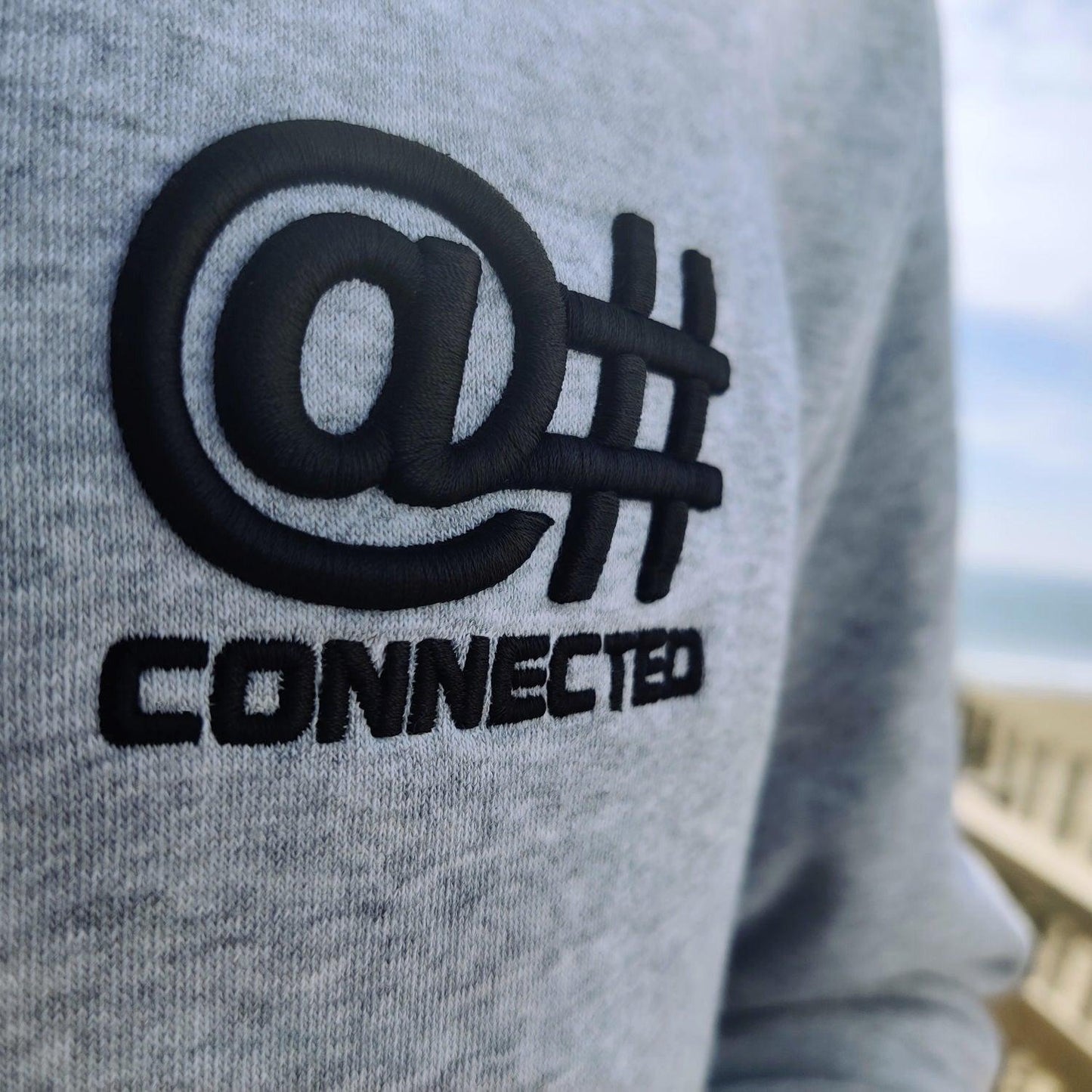 Sweat-shirt à capuche homme gris en coton bio avec broderie 3D - CONNECTED Streetwear